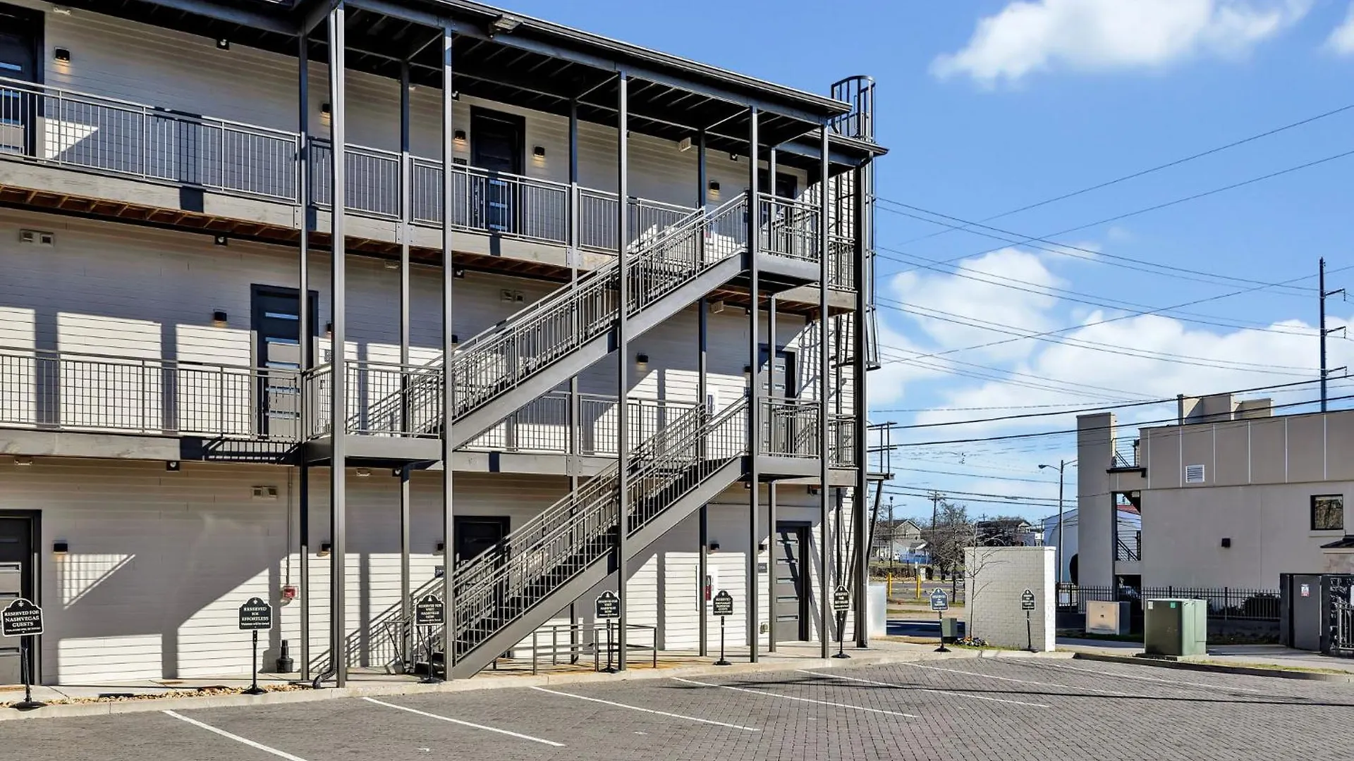 The Outlaw In Downtown Nashville By Nautical Properties