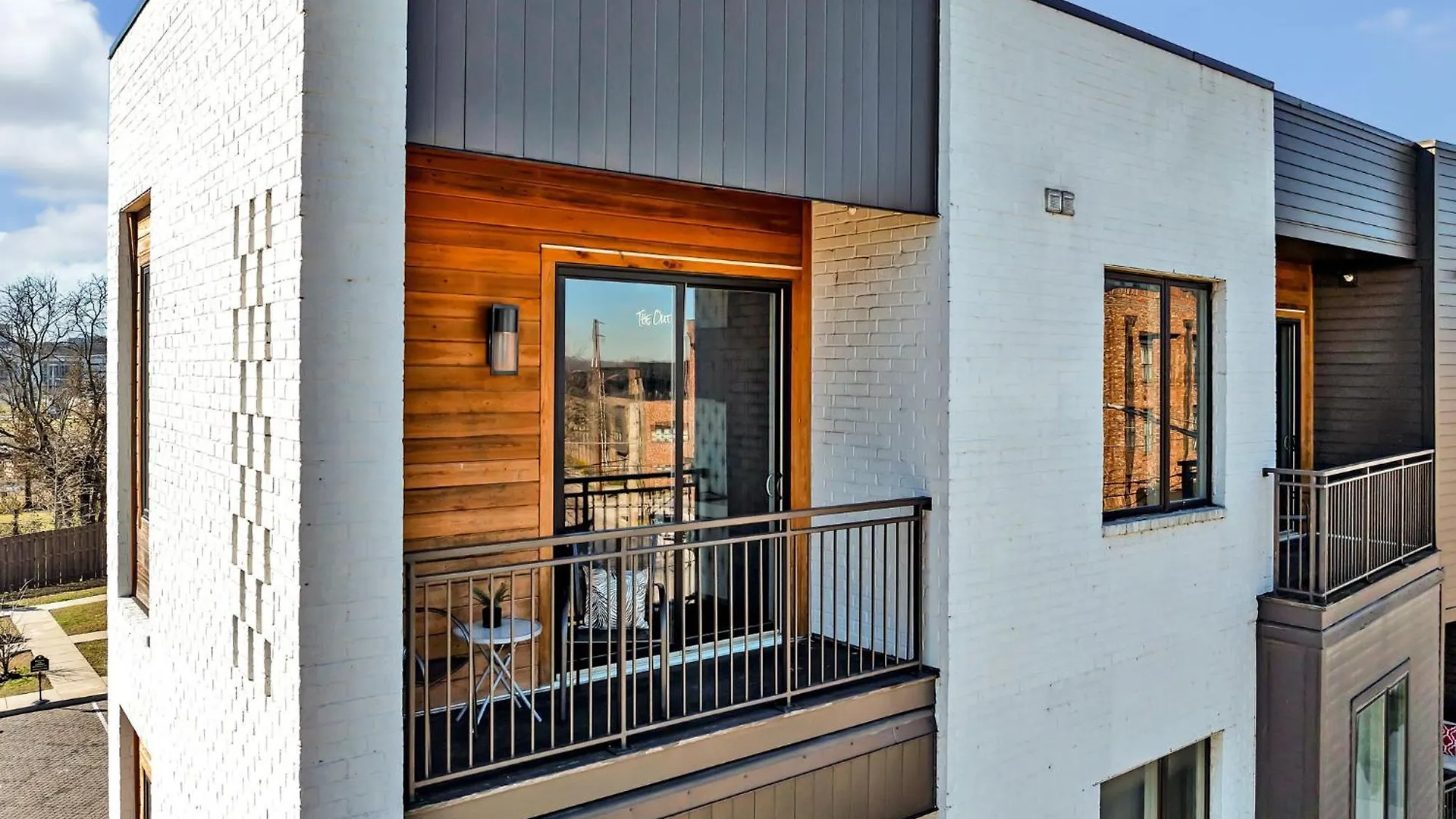 The Outlaw In Downtown Nashville By Nautical Properties 0*,