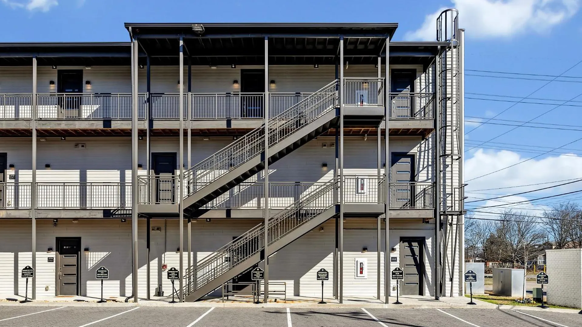 The Outlaw In Downtown Nashville By Nautical Properties
